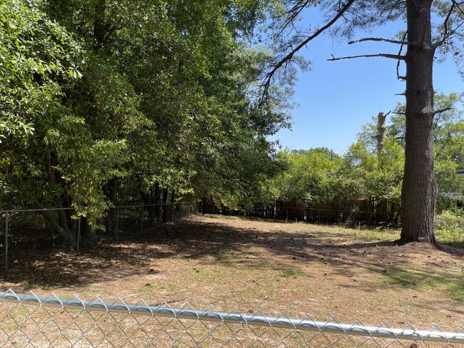 Building Photo - 2817 Meadowbrook Dr