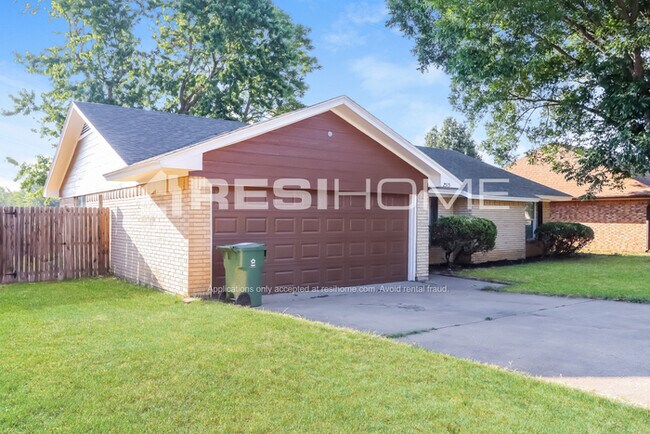 Foto del edificio - 2515 Smouldering Wood Drive