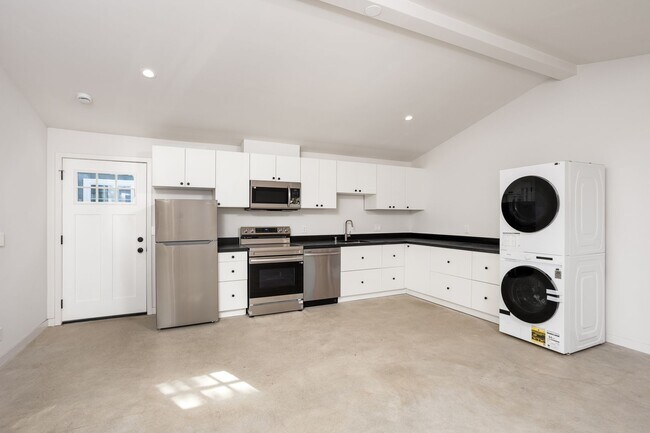 Foto del edificio - 126 1/2 Franklin Ct