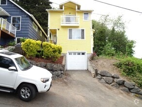 Building Photo - 4013 34th Ave S