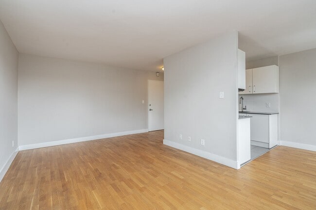 Building Photo - 12 Bater Ave