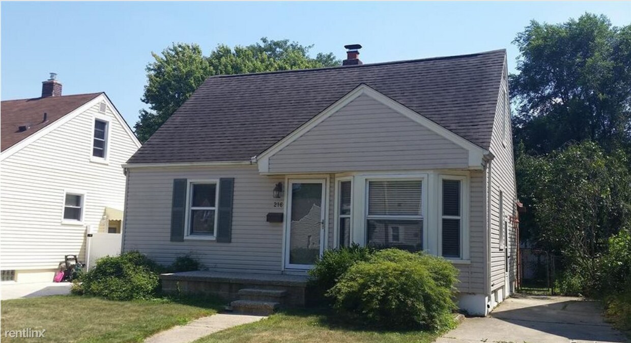 Primary Photo - 3 br, 1.5 bath House - 216 Linden Ave