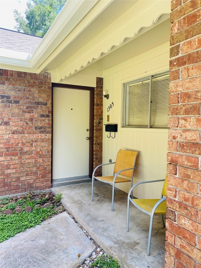 Building Photo - 1503 Bayou Dr