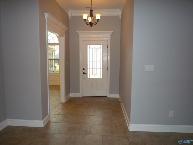 Building Photo - 13205 Hill Crest Dr