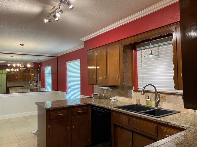 Building Photo - 124 Kings Row St