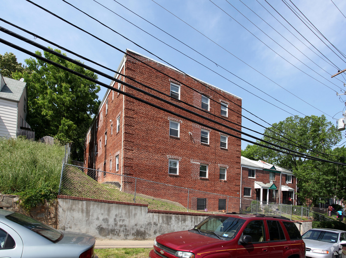 Building Photo - 422 Chesapeake St SE