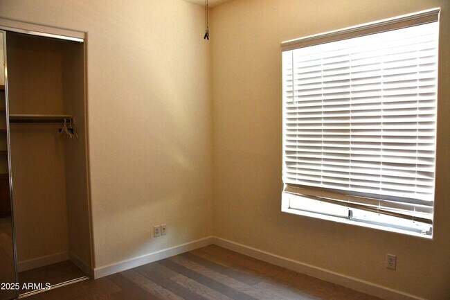 Foto del edificio - 9539 W Harmony Ln