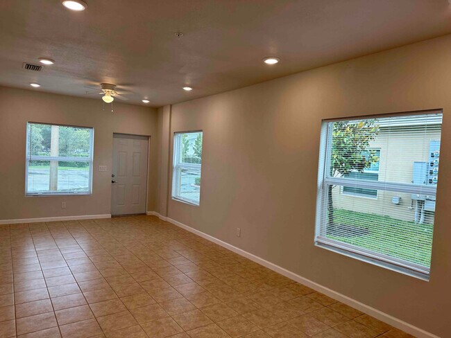 Building Photo - 7400-7414 SW 10th Ct