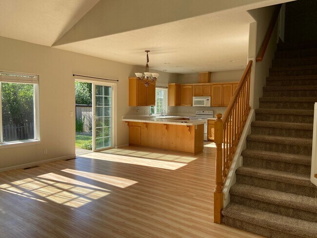 Building Photo - Ambleside Three Bedroom Home