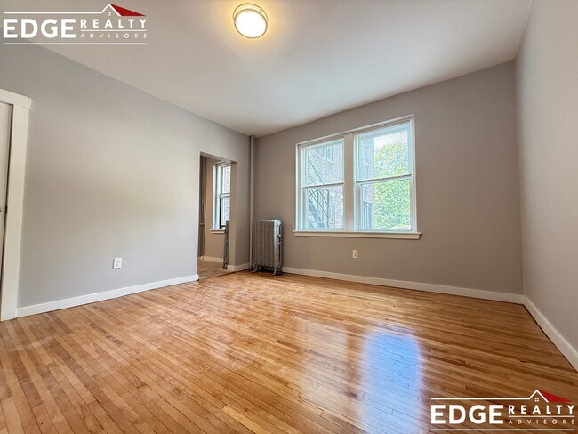 Photo - 160 Strathmore Rd. Unit 14 Apartment