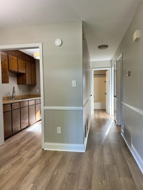 Foto principal - 507b W McElhaney Rd