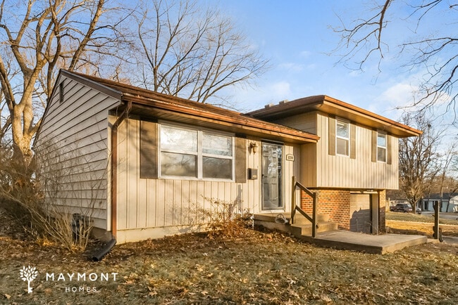 Building Photo - 8200 NE 51st St