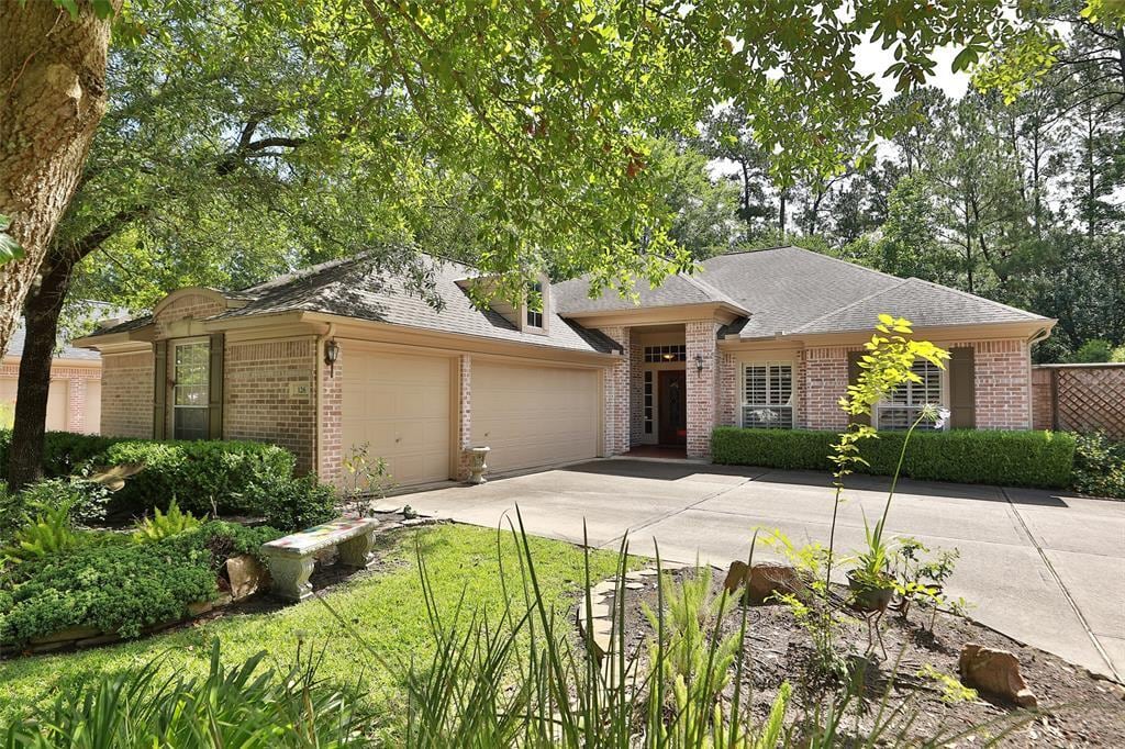 Foto principal - 126 S Castlegreen Cir