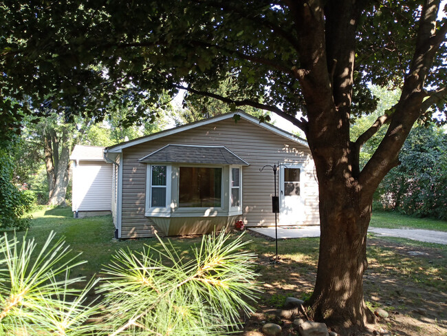 Building Photo - 801 Sanders