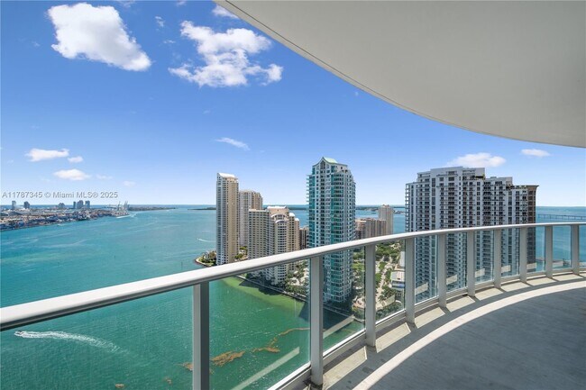 Foto del edificio - 300 S Biscayne Blvd