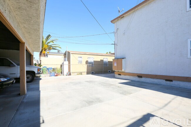 Foto del edificio - 7719 S Normandie Ave