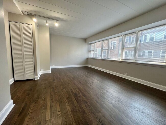 Foto del edificio - 6021 N Fairfield Ave