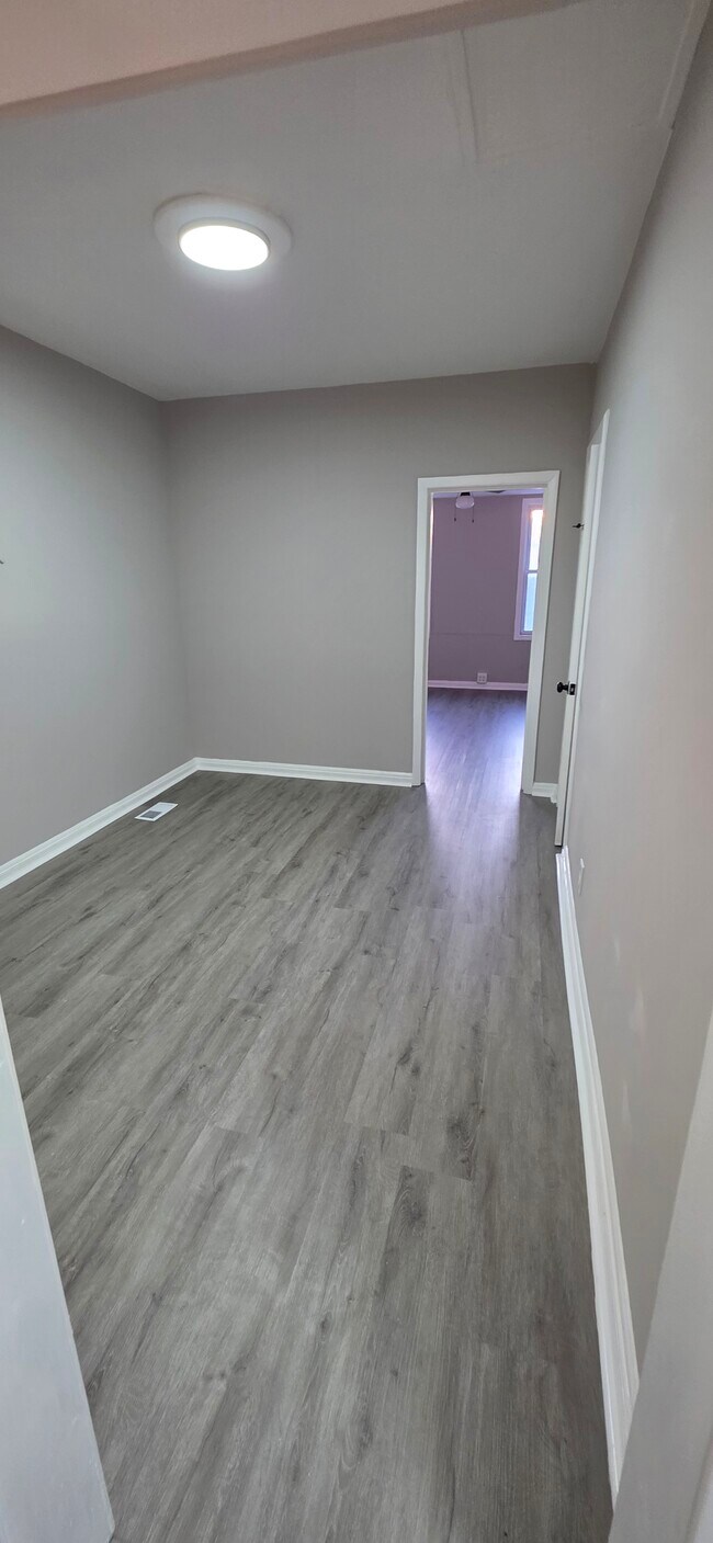 Building Photo - 203 N Curley St