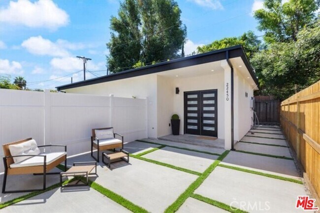 Foto del edificio - 22450 Dolorosa St