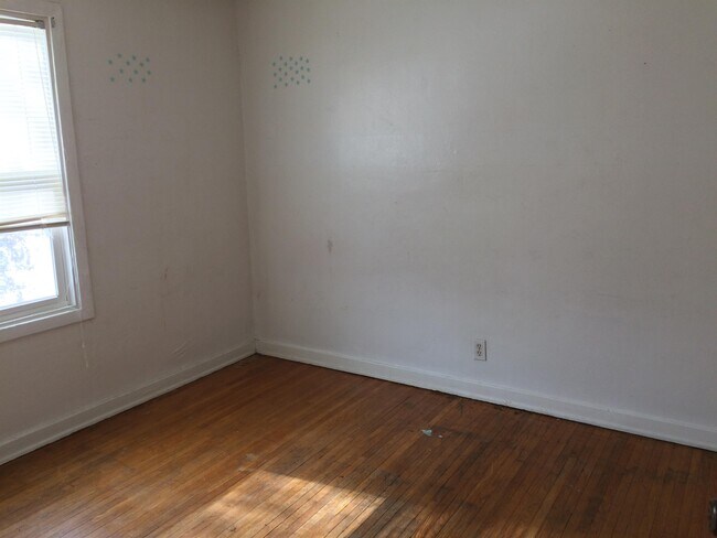 Building Photo - 1231 W Mullan Ave