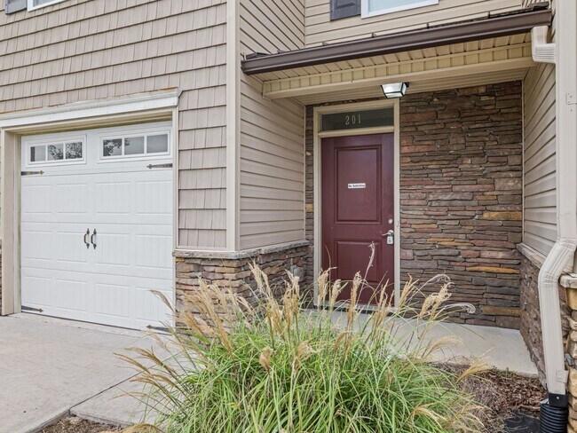 Building Photo - Boyington Place End Unit