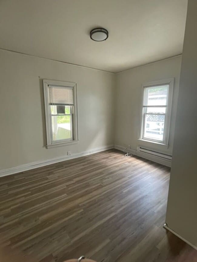 Building Photo - Newly Renovated Two Bedroom Home on Washin...