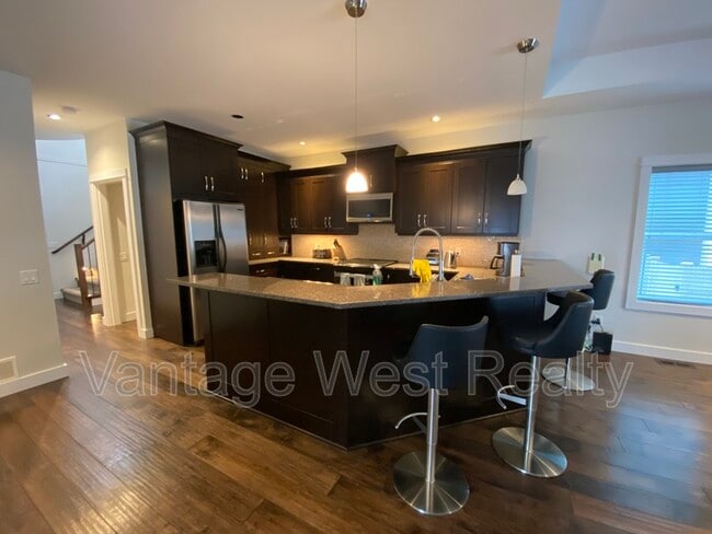 Building Photo - 5785 Mountainside Dr