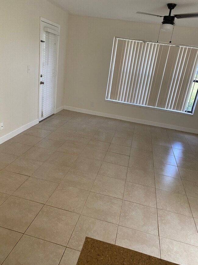 Building Photo - 4088 N Pine Island Rd