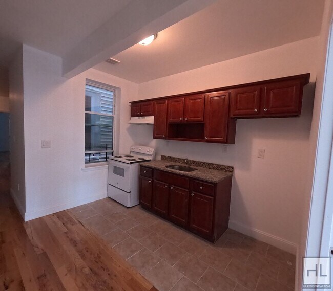 Foto del edificio - Spacoius 4 Bedroom - HOME STREET