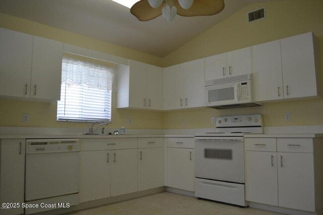 Building Photo - 2542 Ventura Cir