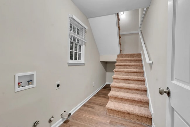 Building Photo - 5030 Golf Link Ct