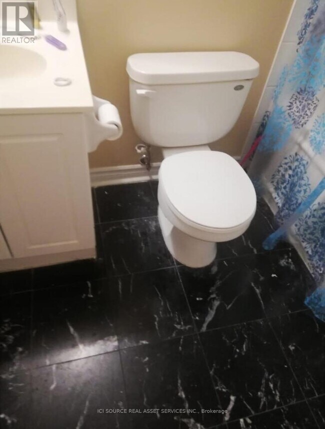 Photo du bâtiment - 8-1808 Rean Dr
