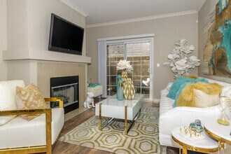 2BR, 2BA - 1,077SF - Sherwood at Iron Point