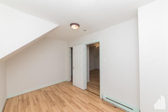 Building Photo - 4036 N Drake Ave