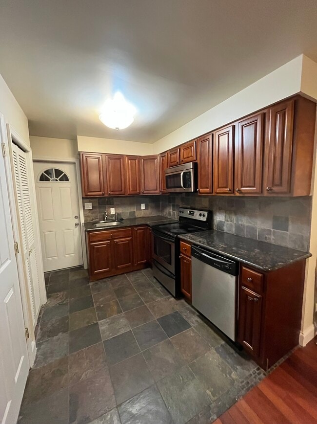 Building Photo - 1800 S 8th St