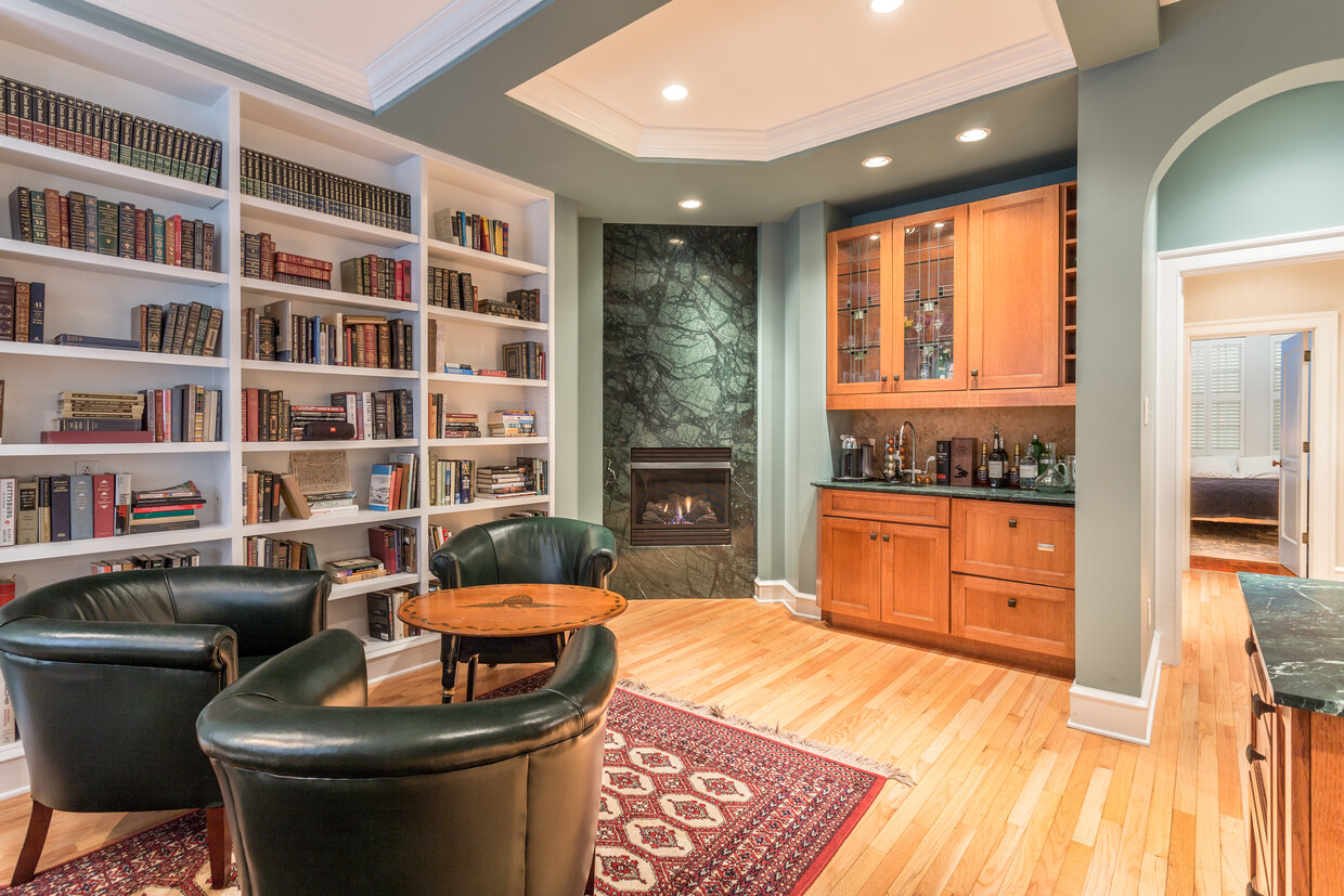 Stunning Fireplace, WetBar & Built-ins - 1831 Spruce St