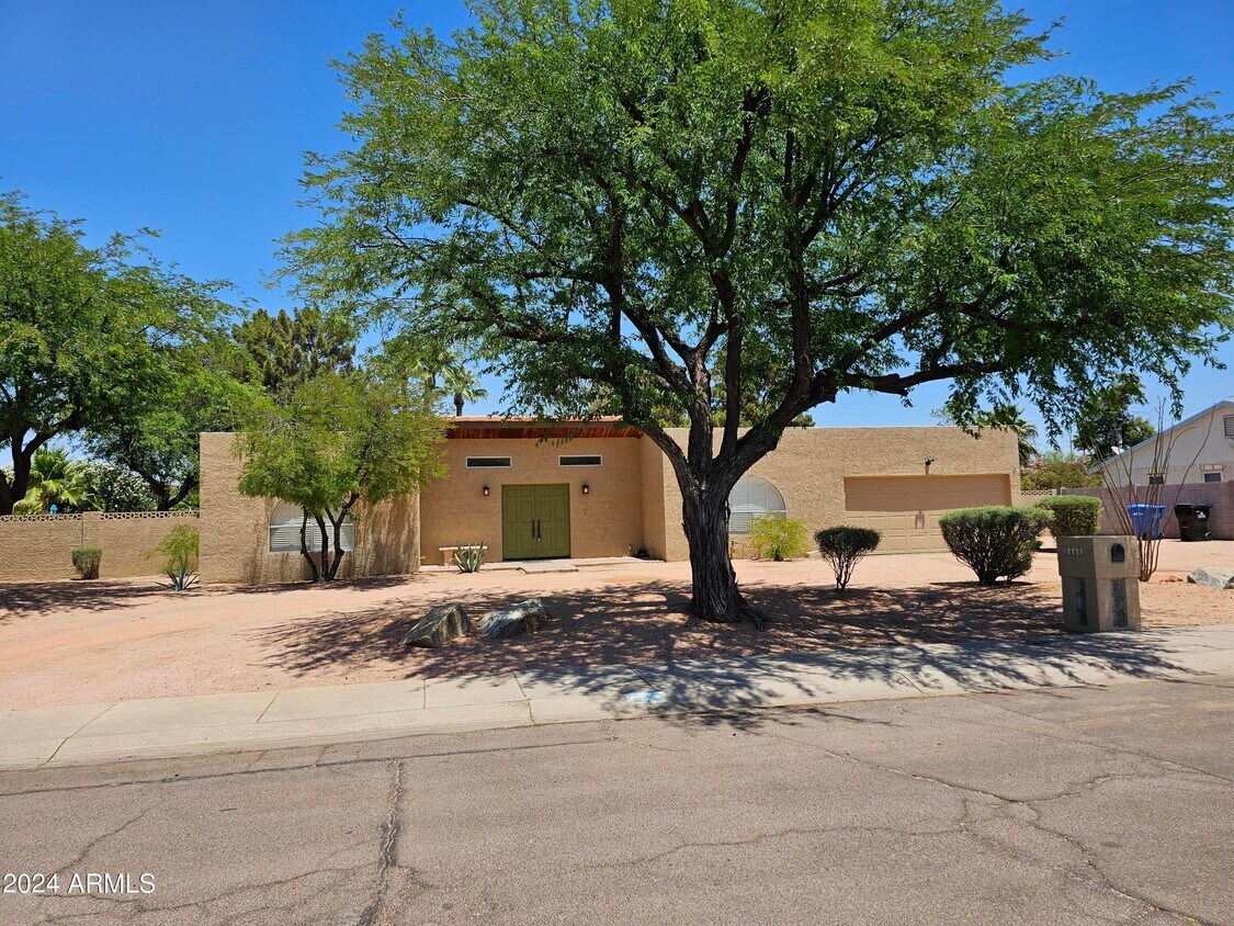 Primary Photo - 3446 E Carol Ann Way