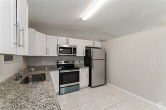 Building Photo - 625 SW 29th Terrace