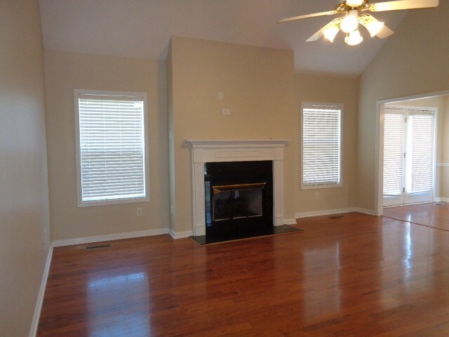 Building Photo - 614 Worthington Pl