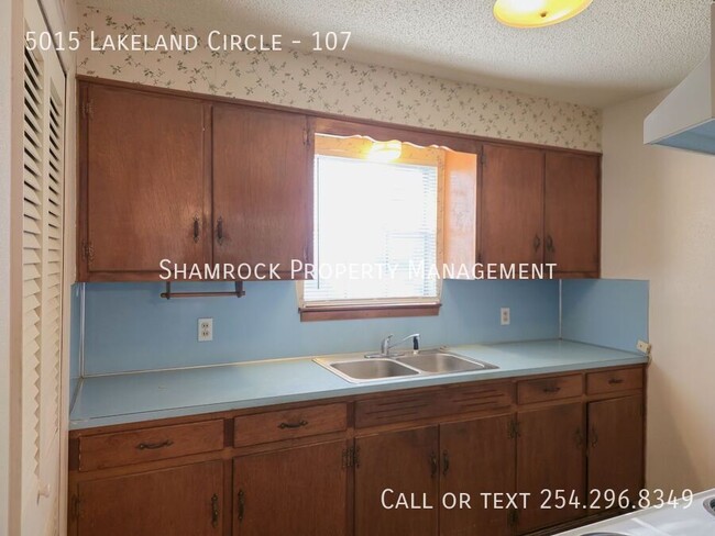 Building Photo - Lakeland Circle Commons - 55+ Community