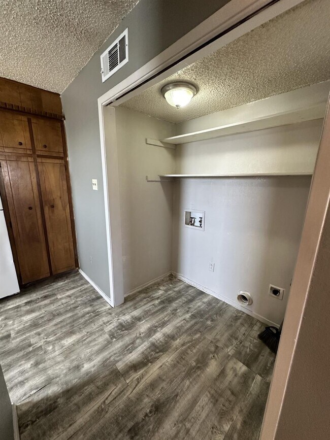 Foto del edificio - 5706 Brownfield Dr