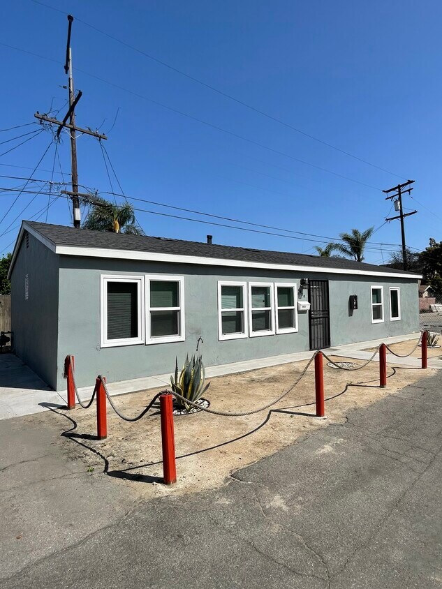 Primary Photo - 6620 Selfland Ave