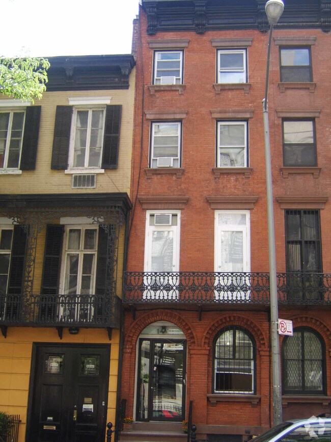 Building Photo - 140 E 30th St
