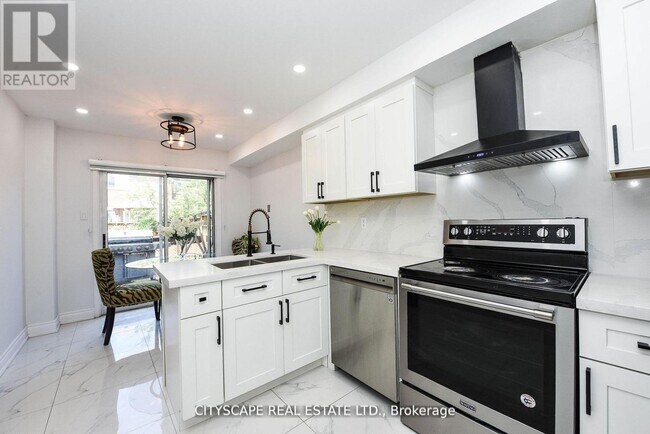 Building Photo - 6037 Clover Ridge Crescent