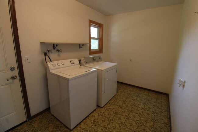 Foto del edificio - Charming 3-Bedroom Home in Branson – Great...