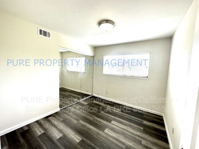 Foto del edificio - 985 30th Ave