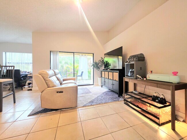 Building Photo - 9999 Summerbreeze Dr