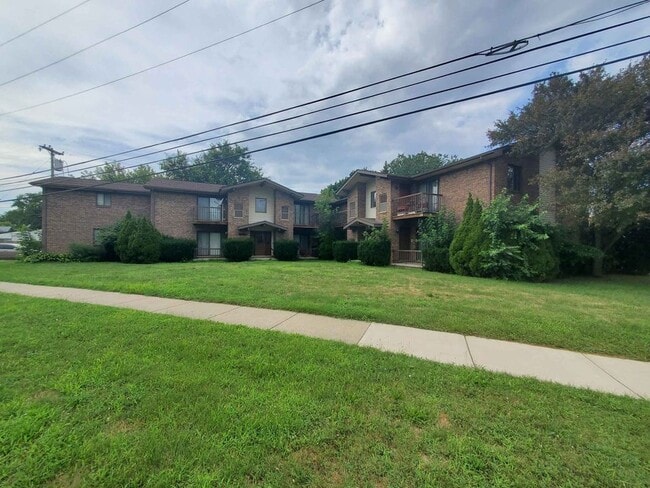 Building Photo - 24691 W Outer Dr