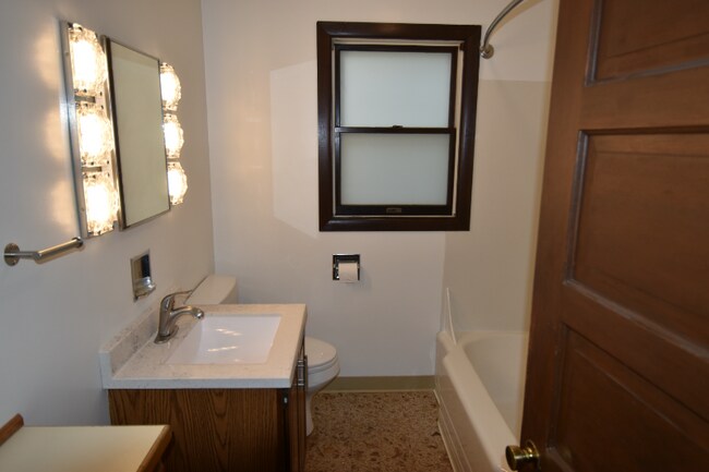 Foto del edificio - 1129 N Elm St