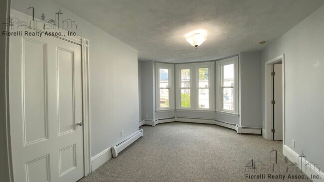 Building Photo - 479 Sumner St